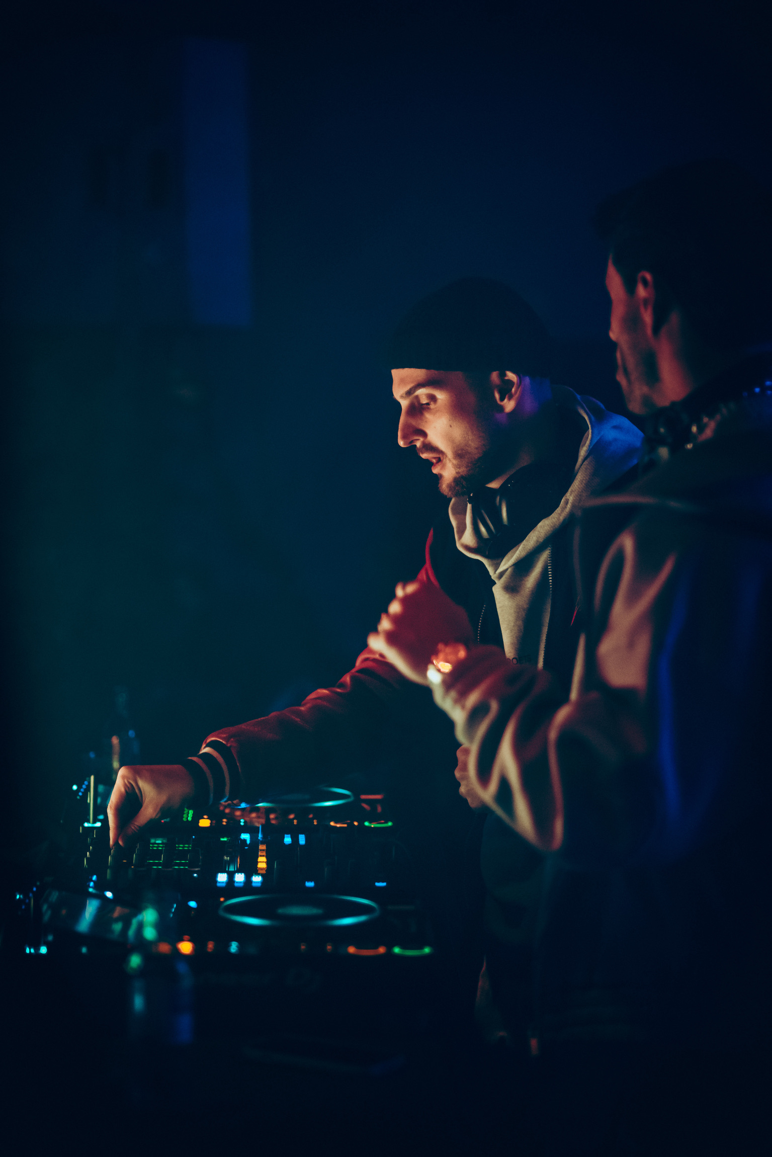 Nick Waves mixing — Afro House DJ